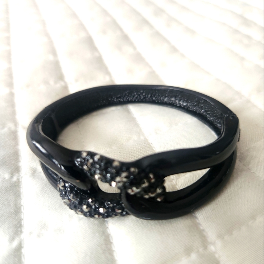 Bangle bracelet